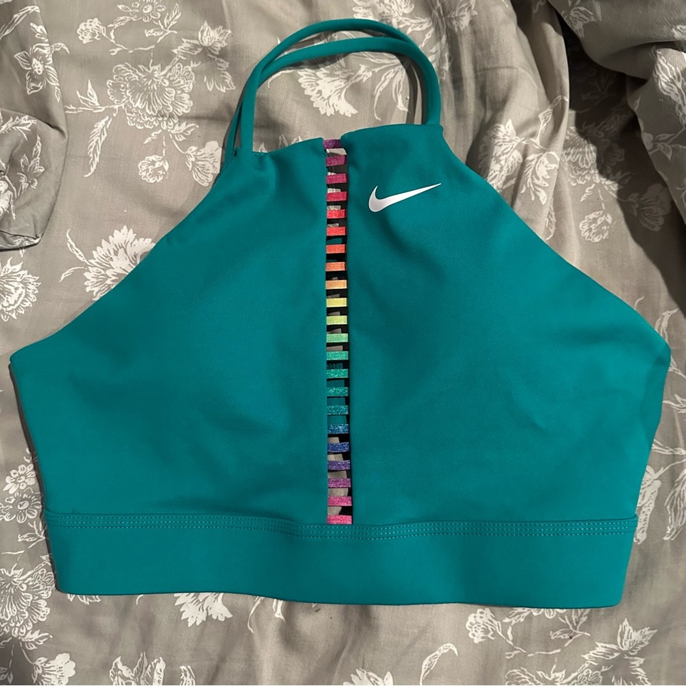 NIKE NWT High Neck Sports Bra